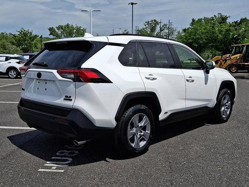 Ice Cap 2023 Toyota RAV4 Hybrid XLE