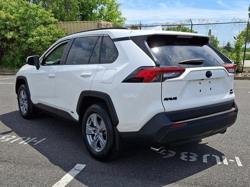 Ice Cap 2023 Toyota RAV4 Hybrid XLE