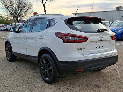 2022 Nissan Rogue Sport SV