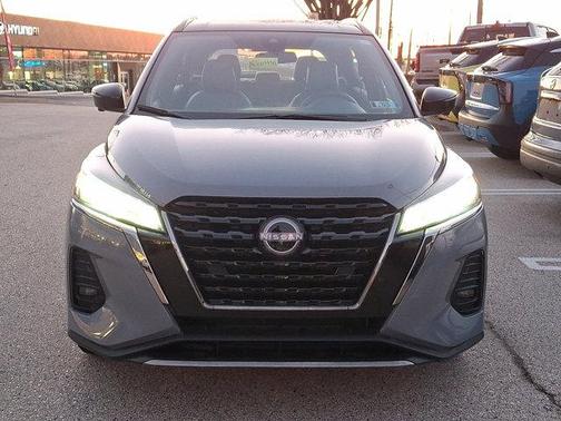 2023 Nissan Kicks SR