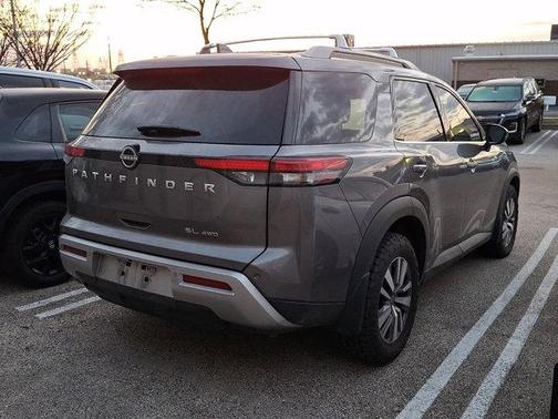 2022 Nissan Pathfinder SL 4WD