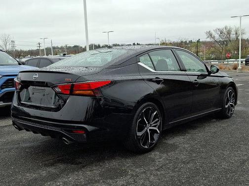 Super Black 2024 Nissan Altima SR FWD