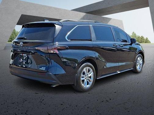 2024 Toyota Sienna XLE 7 Passenger