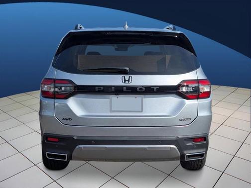 Solar Silver Metallic 2026 Honda Pilot Touring 8-Passenger