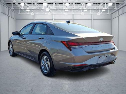 2023 Hyundai ELANTRA SE