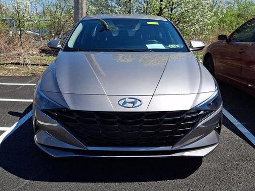 2023 Hyundai ELANTRA SE