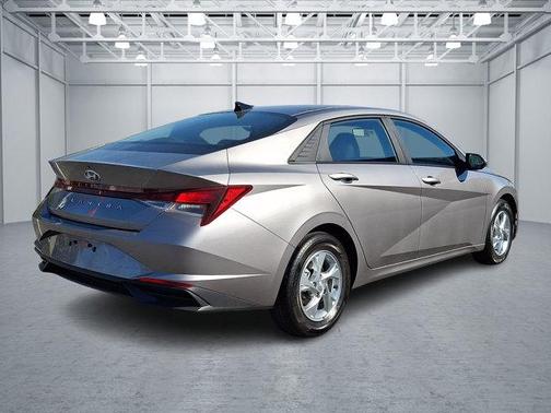 2023 Hyundai ELANTRA SE