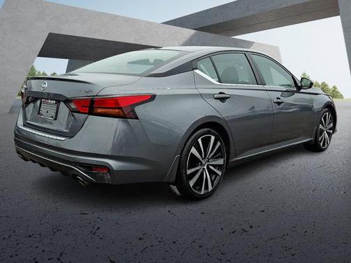 2021 Nissan Altima SR FWD