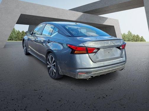 2021 Nissan Altima SR FWD
