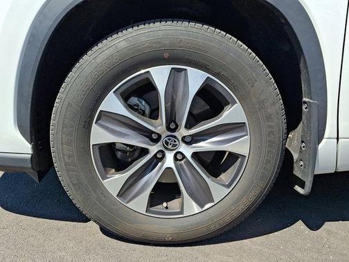Wind Chill Pearl 2023 Toyota Highlander XLE