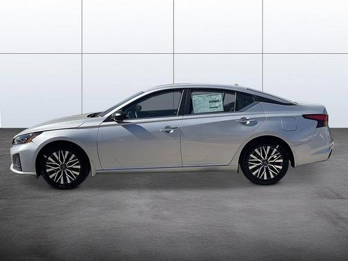 Brilliant Silver Metallic 2026 Nissan Altima SV FWD