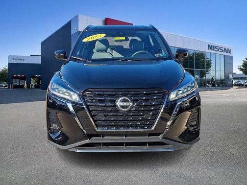 Super Black 2023 Nissan Kicks SR