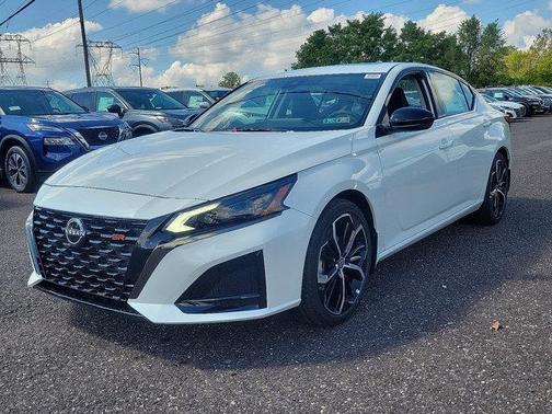 2025 Nissan Altima SR FWD
