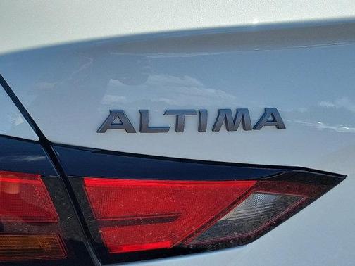 2025 Nissan Altima SR FWD