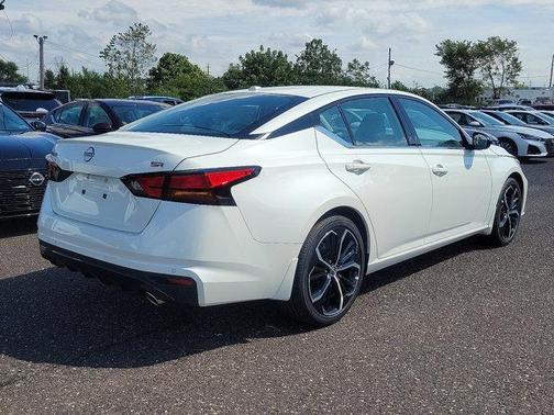 2025 Nissan Altima SR FWD
