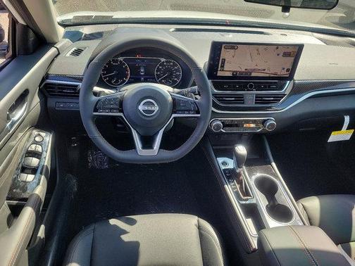 2025 Nissan Altima SR FWD