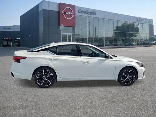 2025 Nissan Altima SR FWD