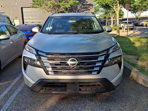 Brilliant Silver Metallic 2024 Nissan Rogue SV