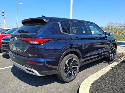 Alloy Silver Metallic 2024 Mitsubishi Outlander SE Black Edition S-AWC