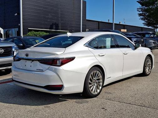 2021 Lexus ES 300h Luxury