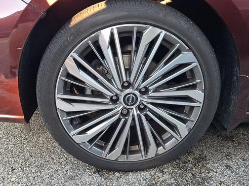 Garnet Pearl Metallic 2023 Nissan Altima 2.5 SL