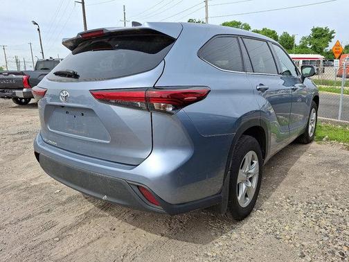 2022 Toyota Highlander LE