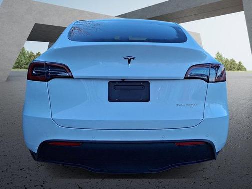 2022 Tesla Model Y Long Range Dual Motor All-Wheel Drive