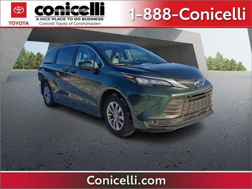 2025 Toyota Sienna LE