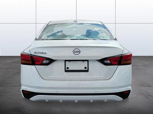 Pearl White Tricoat 2026 Nissan Altima SV FWD