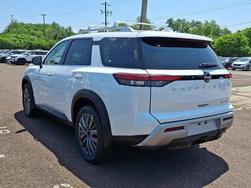 2025 Nissan Pathfinder SL 4WD