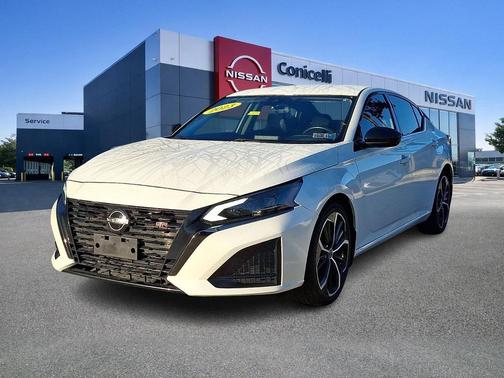 Pearl White Tricoat 2023 Nissan Altima SR FWD