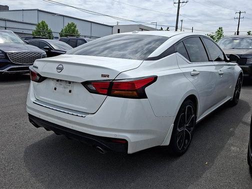 Pearl White Tricoat 2023 Nissan Altima SR FWD
