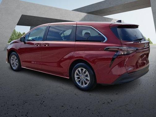 2025 Toyota Sienna LE