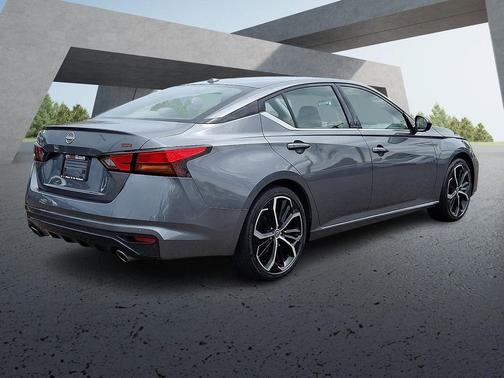 Gun Metallic 2024 Nissan Altima SR FWD
