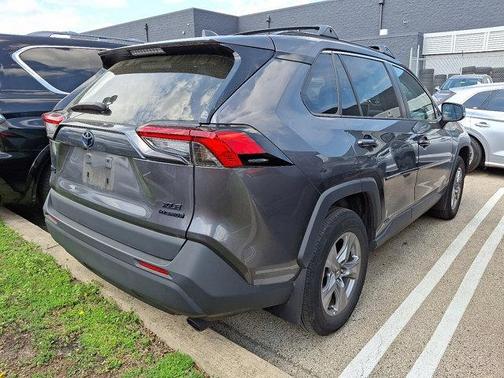 2022 Toyota RAV4 Hybrid XLE