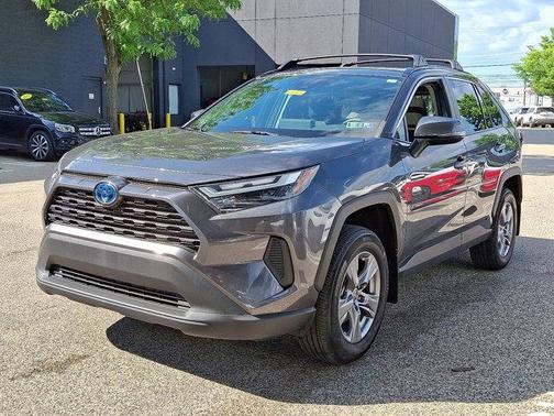 2022 Toyota RAV4 Hybrid XLE