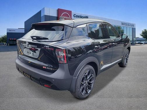 Super Black 2026 Nissan Kicks SR