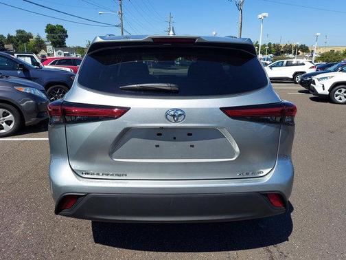 Celestial Silver 2021 Toyota Highlander XLE