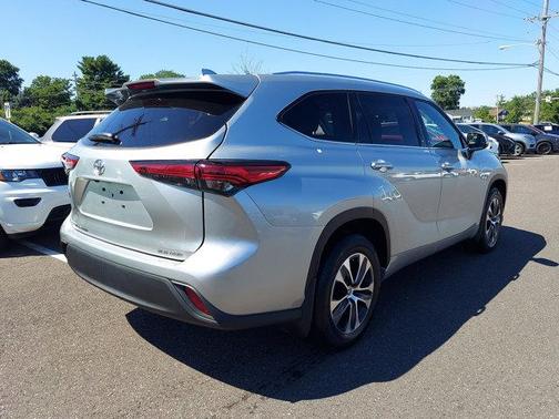 Celestial Silver 2021 Toyota Highlander XLE