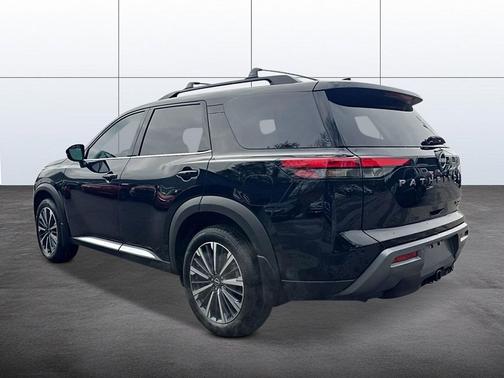 Super Black 2026 Nissan Pathfinder Platinum