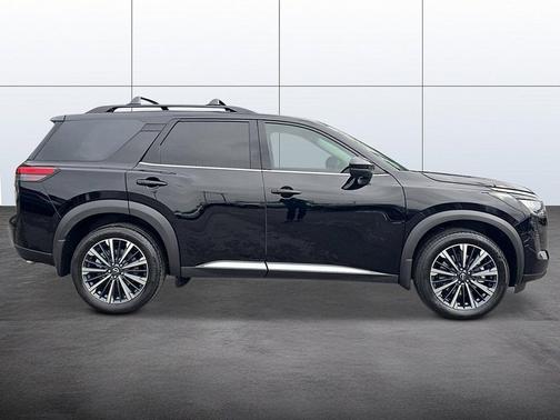 Super Black 2026 Nissan Pathfinder Platinum