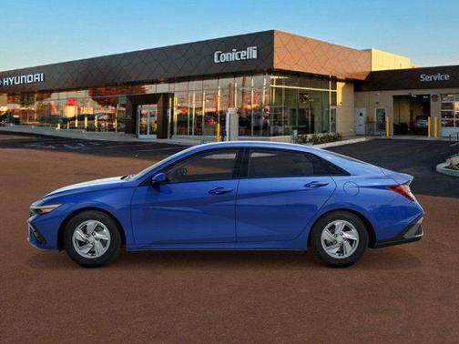 2025 Hyundai ELANTRA SE