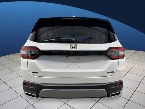Platinum White Pearl 2026 Honda Pilot Touring 8-Passenger