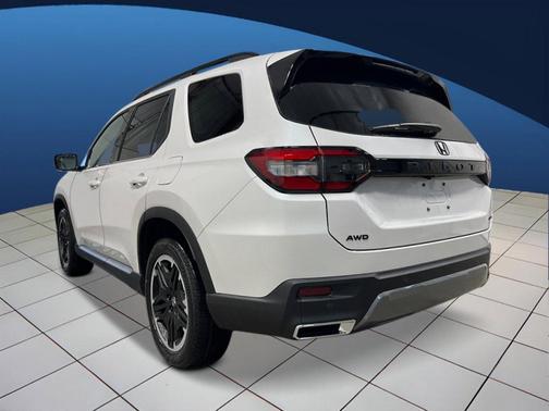 Platinum White Pearl 2026 Honda Pilot Touring 8-Passenger