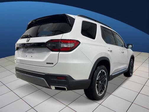 Platinum White Pearl 2026 Honda Pilot Touring 8-Passenger