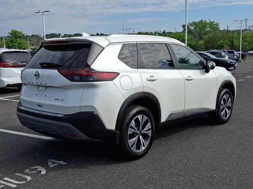 Pearl White Tricoat 2023 Nissan Rogue SV