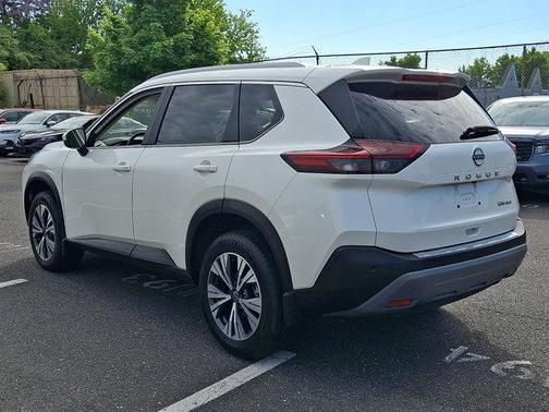 Pearl White Tricoat 2023 Nissan Rogue SV
