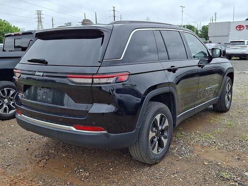 Diamond Black Crystal Pearlcoat 2024 Jeep Grand Cherokee 4xe Base