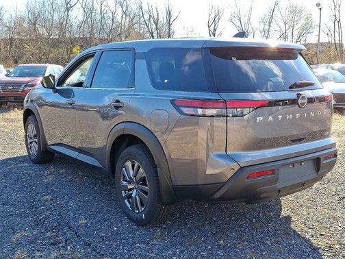 2025 Nissan Pathfinder S 4WD