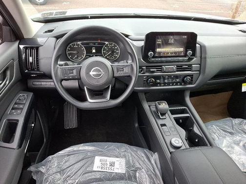 2025 Nissan Pathfinder S 4WD